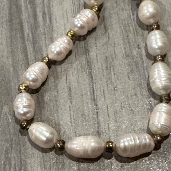 Trendy Natural Freshwater Pearl & Tiny Gold Beads Necklace - Picture 3 of 9
